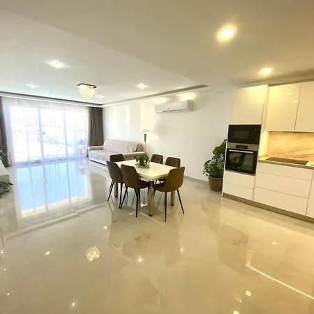 Cliff's Edge Luxury With Large Pool & Stunning Views Appartement *