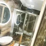 Cliff's Edge Luxury With Large Pool & Stunning Views Apartment *