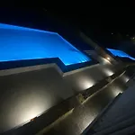 Cliff's Edge Luxury With Large Pool & Stunning Views Apartment Sannat