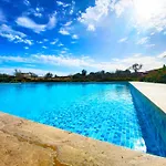 Apartment Cliff's Edge Luxury With Large Pool & Stunning Views *