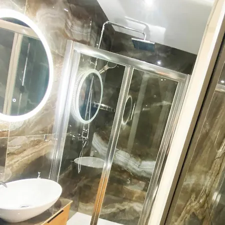 Cliff's Edge Luxury With Large Pool & Stunning Views شقة *