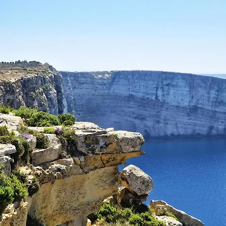Cliff's Edge Luxury With Large Pool & Stunning Views Daire *