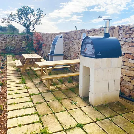 Cliff's Edge Luxury With Large Pool & Stunning Views