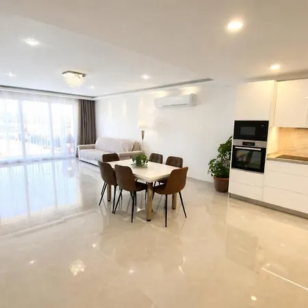 Cliff's Edge Luxury With Large Pool & Stunning Views شقة *