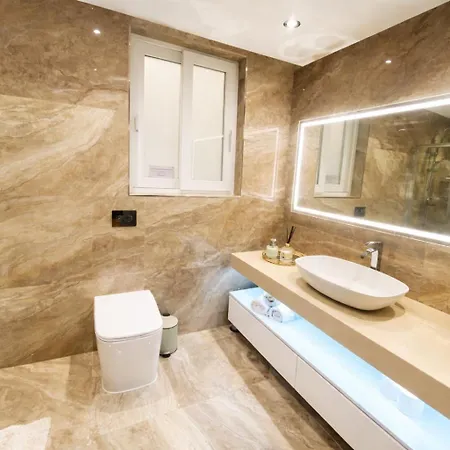 Cliff's Edge Luxury With Large Pool & Stunning Views Apartament