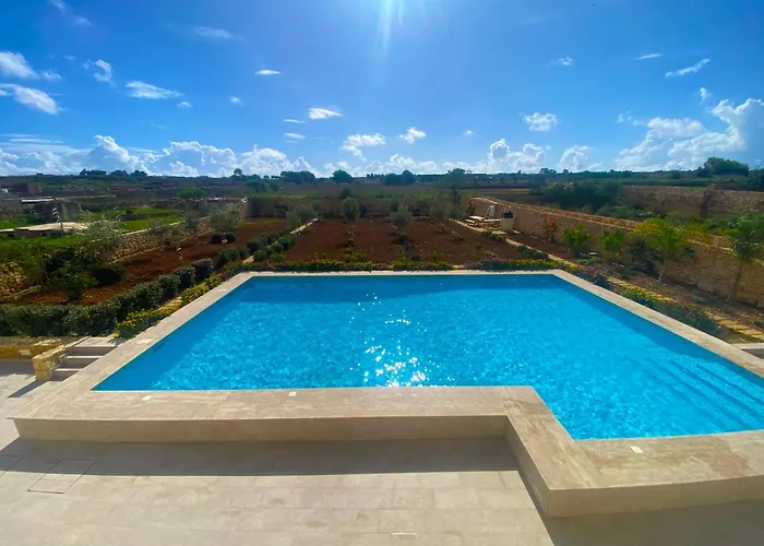 Cliff's Edge Luxury With Large Pool & Stunning Views شقة