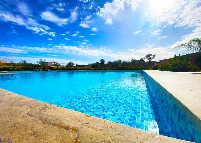 شقة Cliff's Edge Luxury With Large Pool & Stunning Views *